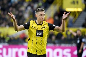 图片报：尽管施洛特贝克受伤，但是多特不会在6月转会窗签下中卫