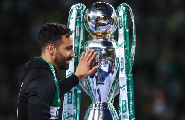 半岛体育APP-曲棍球门将 12岁跟C罗做队友 你不知道的阿莫林！