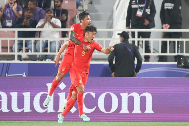 半岛·体育-弃办亚洲杯国足来还债？扬科纠错后破门却遭吹掉