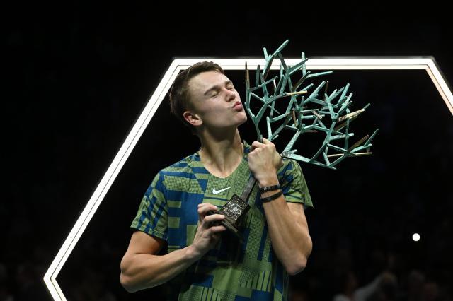 半岛体育APP-德约巴黎大师赛再造星 鲁内证明自己不是“baby”