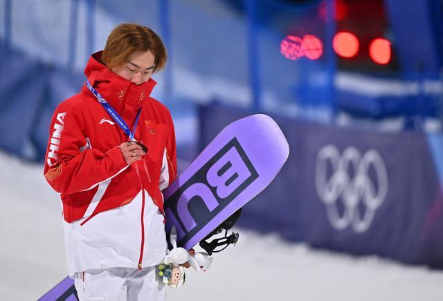 马年“马上夺金”、遗憾和差距……佟立新评中国队米兰冬奥征程