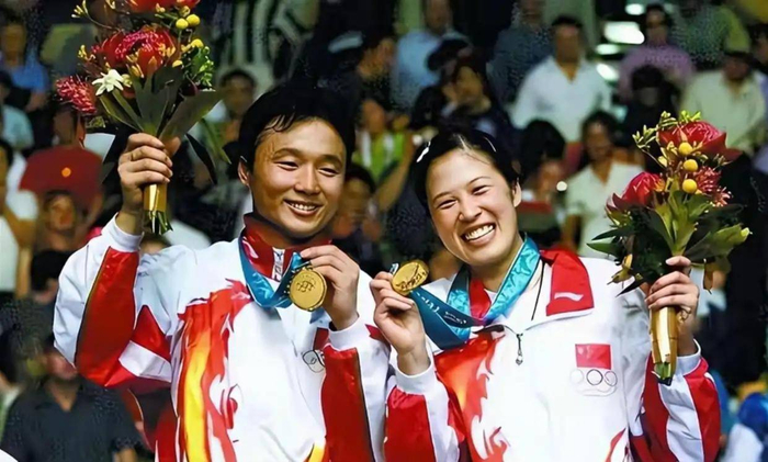 从奥运冠军到被立案调查，羽协主席张军最终还是没能顶住诱惑！|国羽|体育|运动员|羽毛球|荣誉_新浪新闻